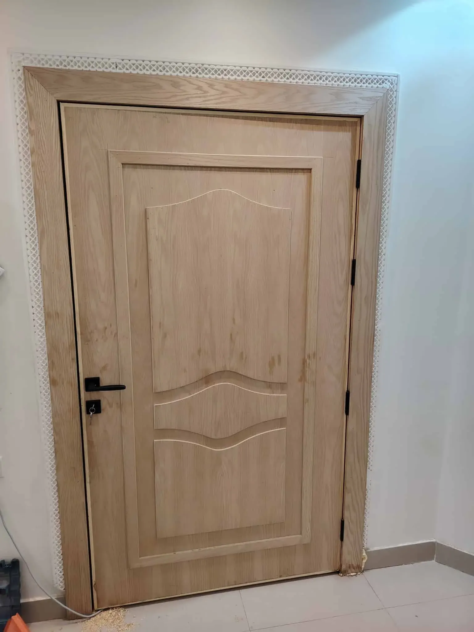 باب ديكور CNC منحوت بالرياض